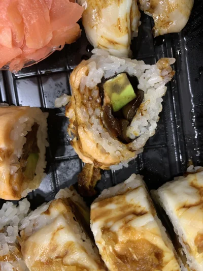 Rabusek - Czy to awokado jest świeże / nie zepsute?
#pytanie #sushi #jedzenie