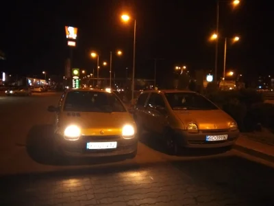 bisu - Nocne spotkania Twingo xD 
#twingo #motoryzacja #czestochowa