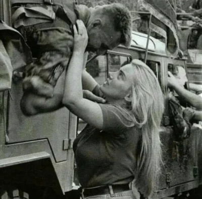 brusilow12 - Chorwacki żołnierz żegna się z dziewczyną przed wyruszeniem na front, 19...