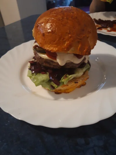 WielkiWladcaWypoku - Dzisiaj na obiad hamburgery domowej roboty łącznie z bułkami (⌐ ...
