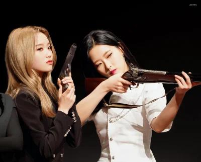 XKHYCCB2dX - #gowon #oliviahye #loona
#koreanka