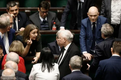 spere - Kaczyński ani przez sekundę nie chciał ukarać Lichockiej? 
"Newsweek": Ma wo...