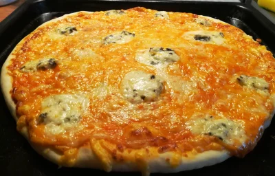 kerly - Kolejna pizza (a właściwie 3) z mąki wykopaczkowej. Na zdjęciu pizza 4 sery (...