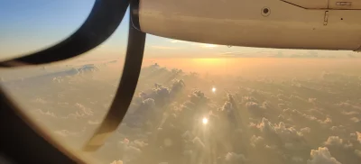 mboss1111 - #lotnictwo #podroze

Wschód słońca w pobliżu równika z pokładu Bombardi...