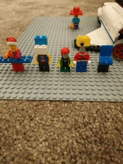 wynalazek_one - #lego
Moi synowie 5 i 7 lat stworzyli sobie kosmitów z LEGO. 
Przedst...