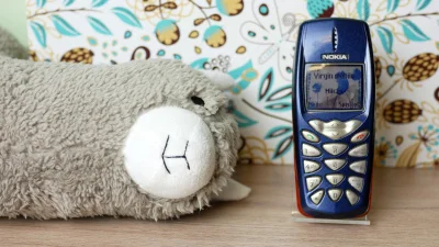 programistaNie15k - Dzisiejszym telefonem w naszym #retrochallenge będzie Nokia 3510i...