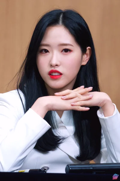 XKHYCCB2dX - #oliviahye #loona
#koreanka