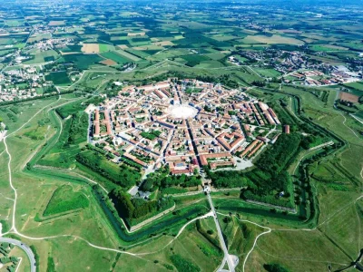 sropo - Miasteczko Palmanowa we Włoszech wybudowane na planie gwiazdy w 1593 roku. Pr...