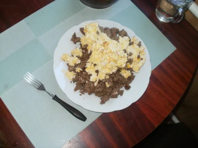 anonymous_derp - Dzisiejszy obiad: Smażona krowizna mielona, jajecznica z 4 jaj, sól....