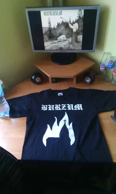 SzycheU - Mój niedawny zakup ( ͡° ͜ʖ ͡°)ﾉ⌐■-■
#burzum #vargvikernes #blackmetal #met...