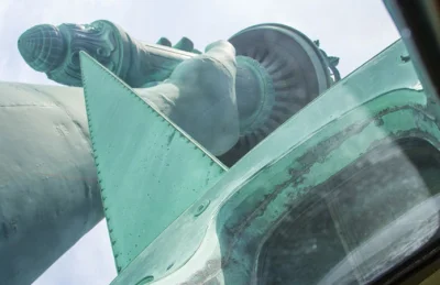 palmerozo - Tak wygląda Statua Wolności - a właściwie jej ręka widziana z punktu obse...