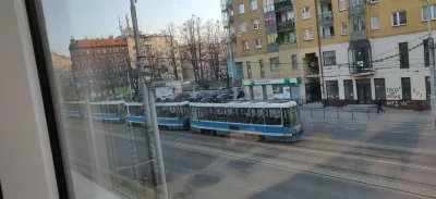 wrednakasia - #wroclaw #mpkwroclaw 

Jebło na Bema - tramwaje stoją w stronę Poniatow...