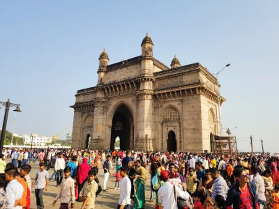 kotbehemoth - Brama Indii w Mumbaju (Bombaju). Łuk nad brzegiem oceanu zbudowany z ok...