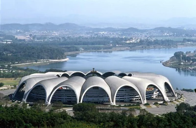 a.....a - Największy na świecie stadion znajduje się w Korei Północnej. 
Rungrado 1s...