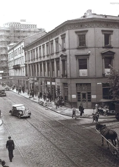 PoWarszawsku - Ulica Świętokrzyska, prawdopodobnie rok 1938.
Pod zdjęciem jest podpi...