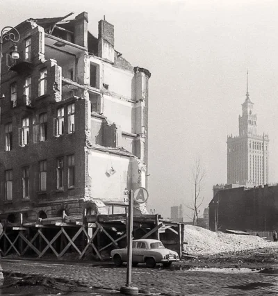 PoWarszawsku - 1964 rok przy ulicy Twardej (wtedy ulica Krajowej Rady Narodowej). 
W...