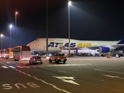 c.....i - Ktos moze wie co ten 747 robi na lotnisku w Poznaniu? Zwykle nie laduja tut...