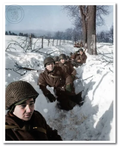 wojna - Amerykańscy żołnierze z 101. Dywizji Powietrznodesantowej na lini frontu w po...