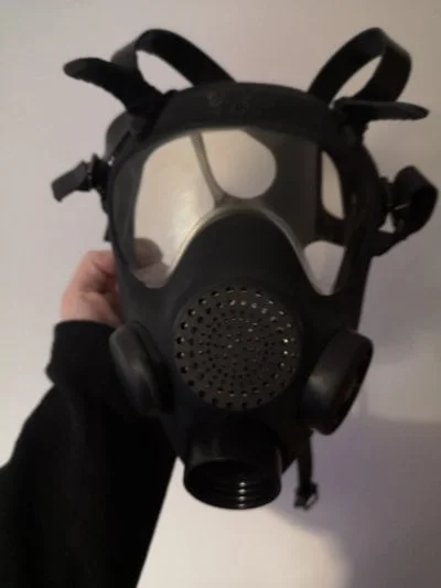 tarrin - @miguelsanchez666: 
Wojskowa maska mp-5. Do tego zapas nowych filtrów p3.