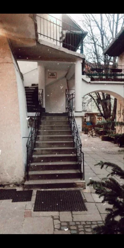 Eedeq - Mirki pomocy, w jakim filmie jest scena z tymi schodami?