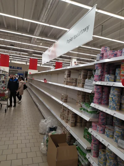 Polasz - Wuhan, o przepraszam Auchan Okęcie teraz.
#krach #kryzys #koronawirus