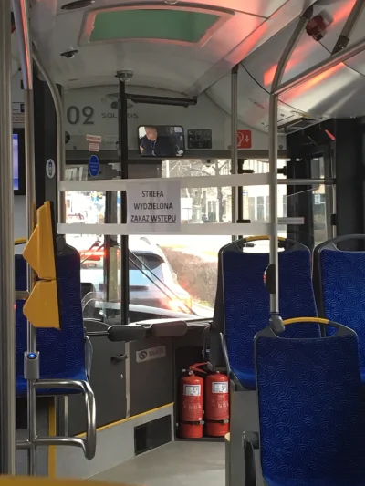 BzdziagwaLujka - W autobusie łącznie 9 osób, ale MPK z rigczem. Na monitorach wyświet...