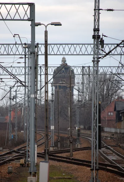 archeologia - @archeologia: Wieża ciśnień w Świętochłowicach, widok z peronu dworca w...