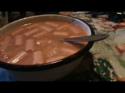 n.....d - @Marian_Koniuszko: Co masz do zupy parówkowej? Pszna zupka z psiej miski z ...