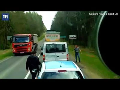 starnak - Video: Moment lorry driver throws rubbish back into littering tourists' car