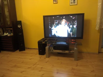 Bodzias1844 - @metalowy_pasterz: tak to wygląda. Tv ma 50 cali i na fotkach wygląda n...