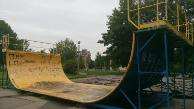 DerMirker - Nieistniejąca rampa na os. Na Skarpie #nowahuta #krakow #skateboarding