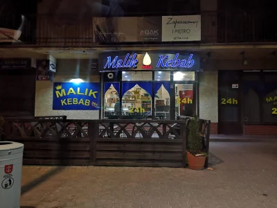 bigsister - W środku jedna osoba zamawia , druga siedzi i je.
Jeśli chodzi o Kebabiki...