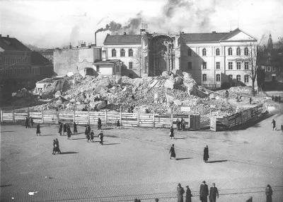 partisan - Na zdjęciu widzimy ruiny zachodniej pierzei bydgoskiego Starego Rynku. Po ...