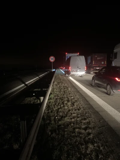 taq7789 - Ludzie, tyle się mówi, tyle się trąbi o nie blokowaniu lewego pasa, 10km pr...