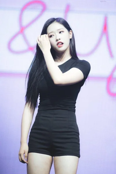 XKHYCCB2dX - #oliviahye #loona 
#koreanka