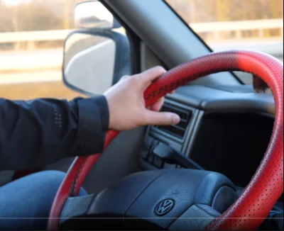 NERP - Czemu masz skręconą w lewo kierownicę kiedy samochód jedzie prosto?