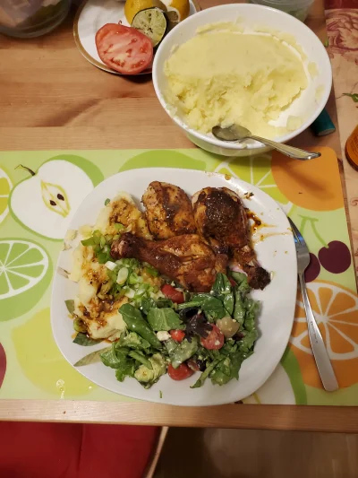 DellConagher - #gotowanie #obiad

nozki kury z puree i do tego salatka grecka (mniej ...