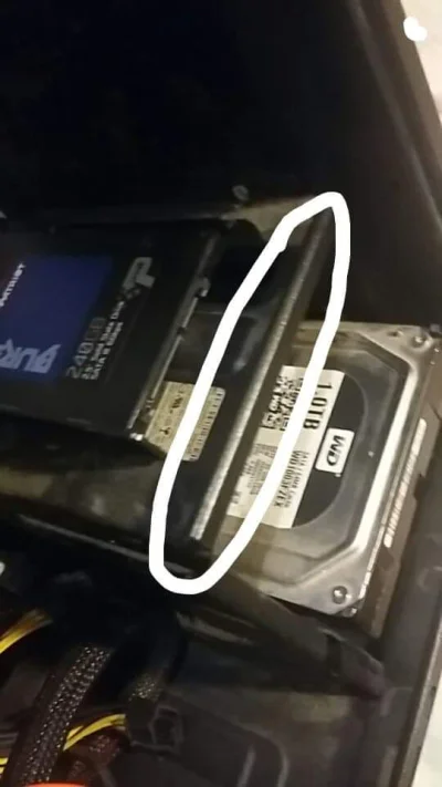 rOyalFRosT - Ej bo wcisnalem dysk SSD w miejsce w którym chyba nie powinien być i ter...
