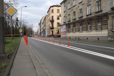 goferek - Zasłupkowali wszystkie chodniki, to teraz będą słupkować jezdnie, tak żeby ...