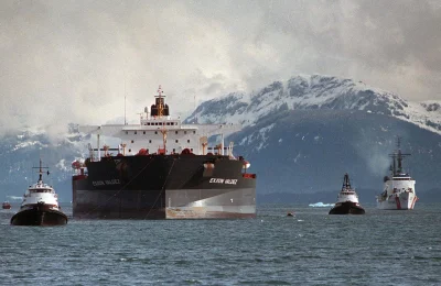 w.....s - 24 marca 1989 roku tankowiec Exxon Valdez wypłynął z portu w Zatoce Księcia...
