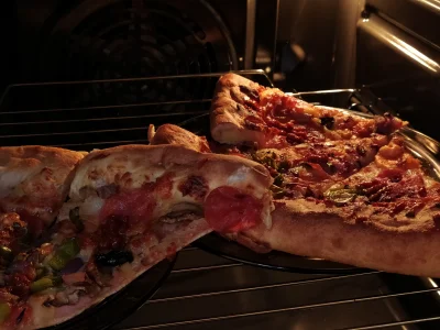 g.....i - Nie ma nic lepszego na świecie niż odgrzewana wczorajsza #pizza ( ͡° ͜ʖ ͡°)...