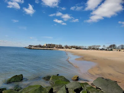 DellConagher - wolne to spacerek na plazy z #rozowypasek mamhattan beach #nowyjork 

...