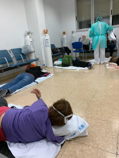 uctok - Jak widzę zdjęcia z przepełnionych hiszpańskich szpitali, gdzie pacjenci leżą...