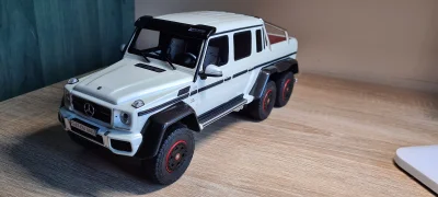 Nadinspektor - Dzisiaj przedstawiam Mercedesa G63 6x6 w skali 1:18 firmy GtSpirit. Je...