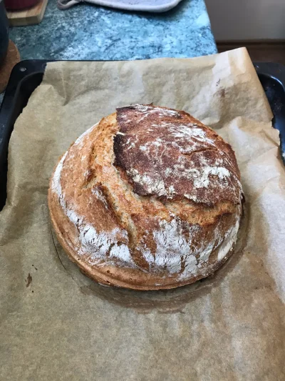Anubis94 - Zrobiłem chleb. Bierzcie z masłem, póki ciepły.
#chleb #chwalesie