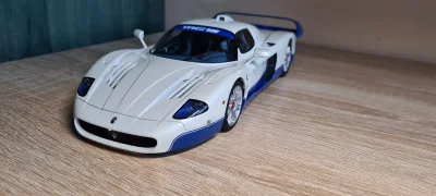 Nadinspektor - Dzisiaj przedstawiam model Maserati MC12 firmy AutoArt ws kali 1:18. M...