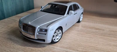 Nadinspektor - Dzisiaj przedstawiam model Rolls-Royce Ghost w skali 1:18 firmy Kyosho...