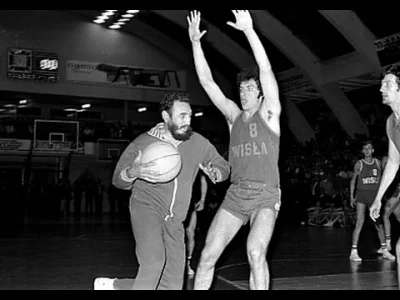 DerMirker - Fidel Castro gra w koszykówkę na hali #wislakrakow w 1972 roku #krakow #k...