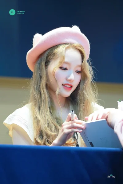 XKHYCCB2dX - #gowon #loona 
#koreanka