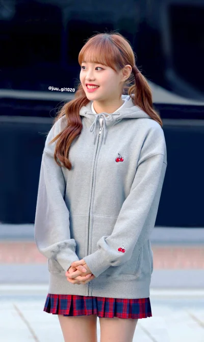 XKHYCCB2dX - #chuu #loona 
#koreanka